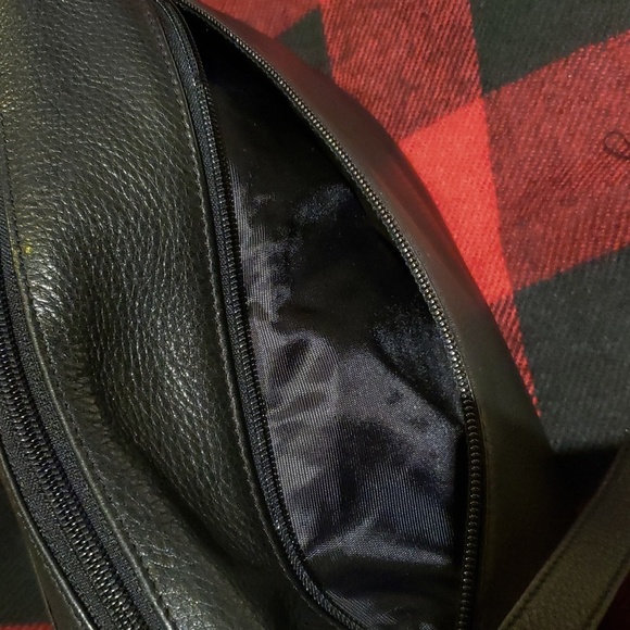 Wilson Leather Black Bag - Picture 10 of 16